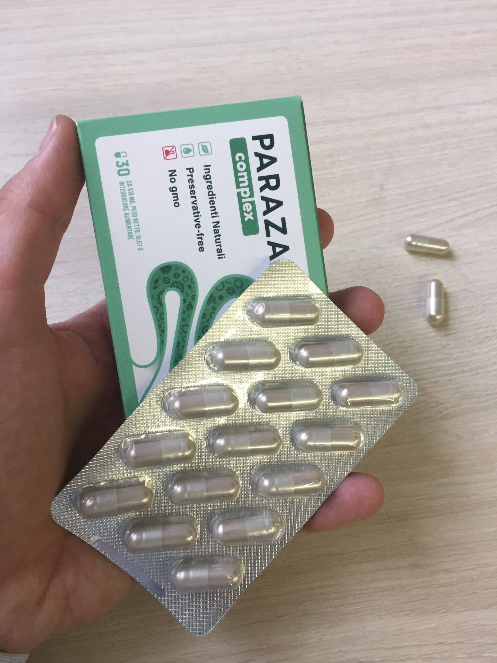 Parazax Complex nelle mani